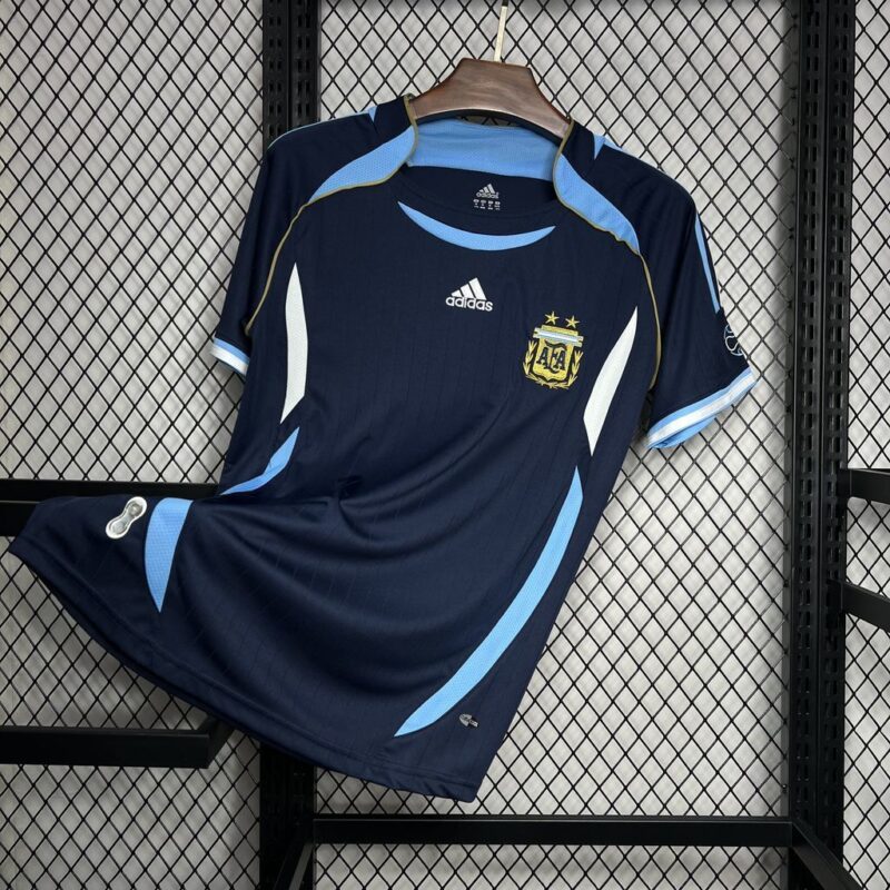 WhatsApp Image 2025-12-21 at 20.25.39 Camisa Argentina RETRO 2006 - Imagem 1